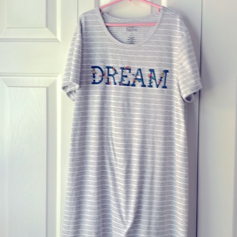 “Dream” night shirt nightgown Size small by Croft & Barrow T-shirt material